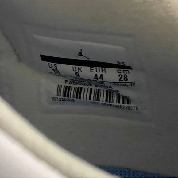 Air Jordan 11 Retro Low UNC Worn once